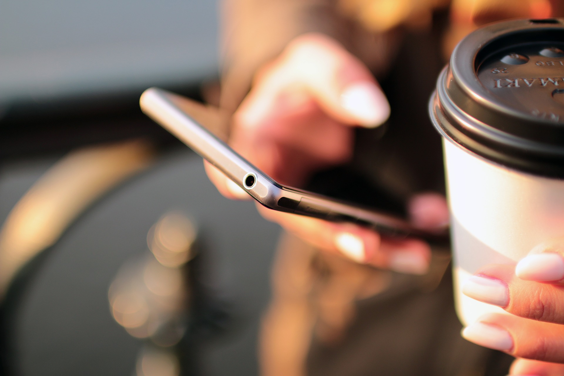 mobile-g9e06fe4f8_1920_StockSnap_Pixabay